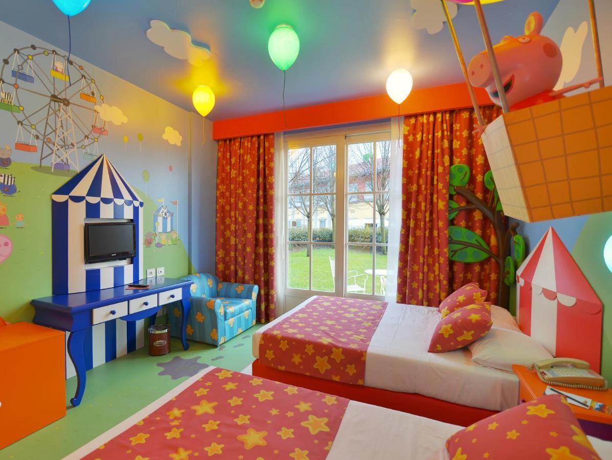 Roulette Themed Room B,1076806903:JPEG