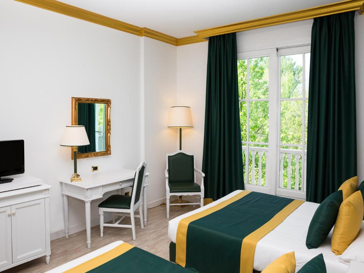 Double Room with two separate beds,746788340:JPEG